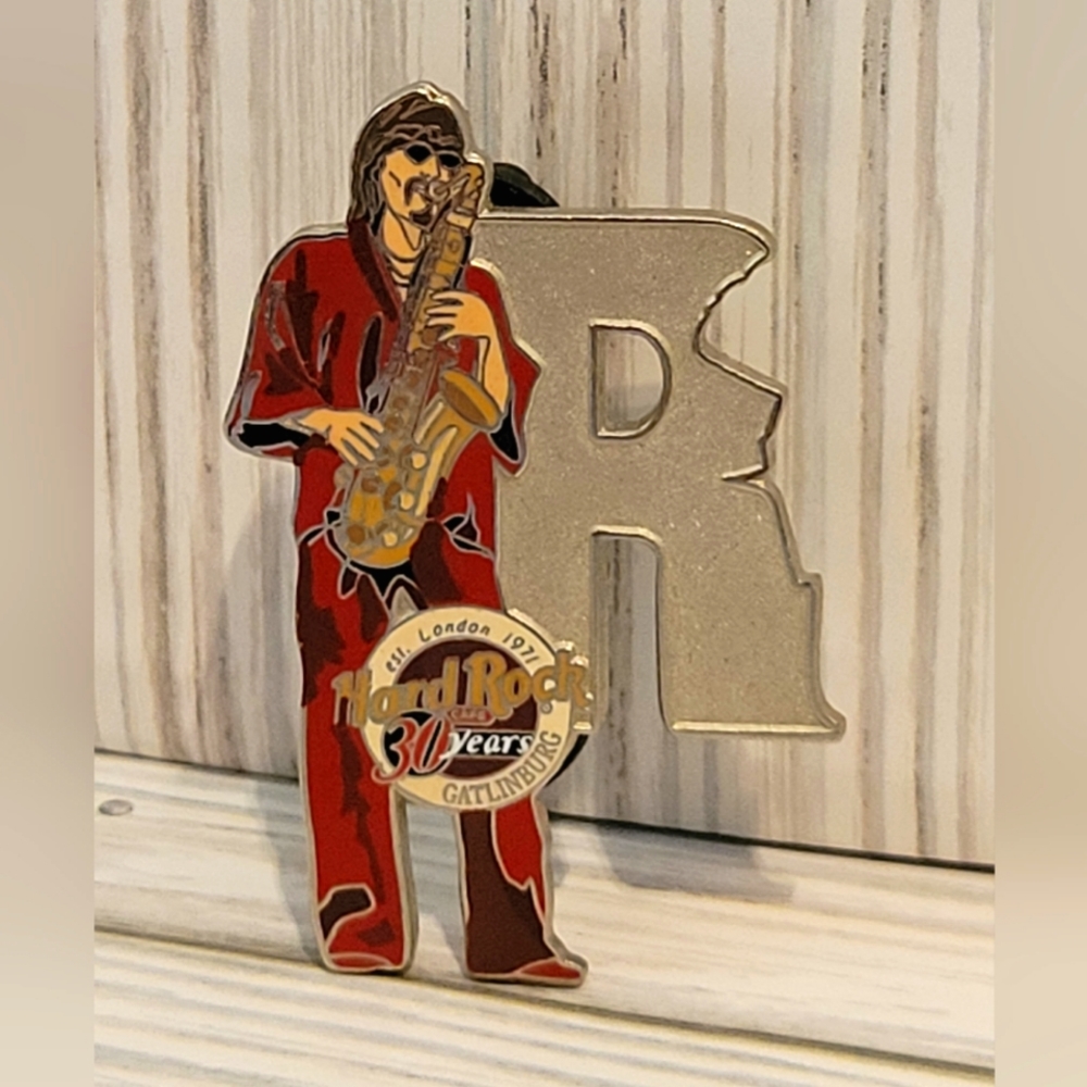 Hard Rock Limited Edition Vintage 30 Years Pin Gatlinburg